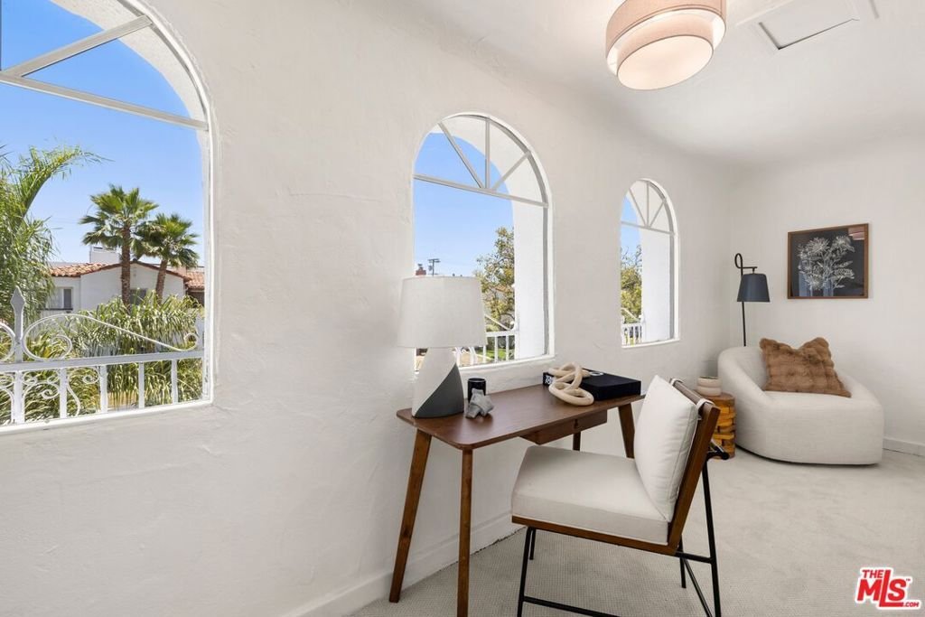 Los Angeles, California, United States 4 - 18147860