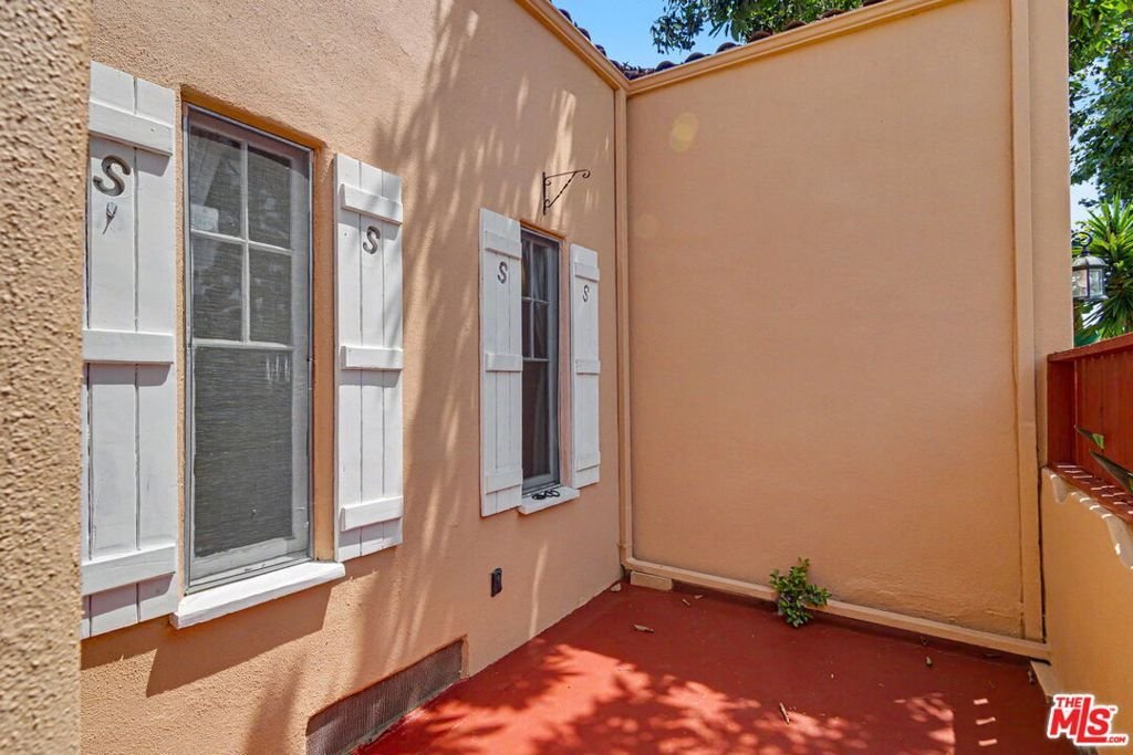 Los Angeles, California, United States 4 - 18147817