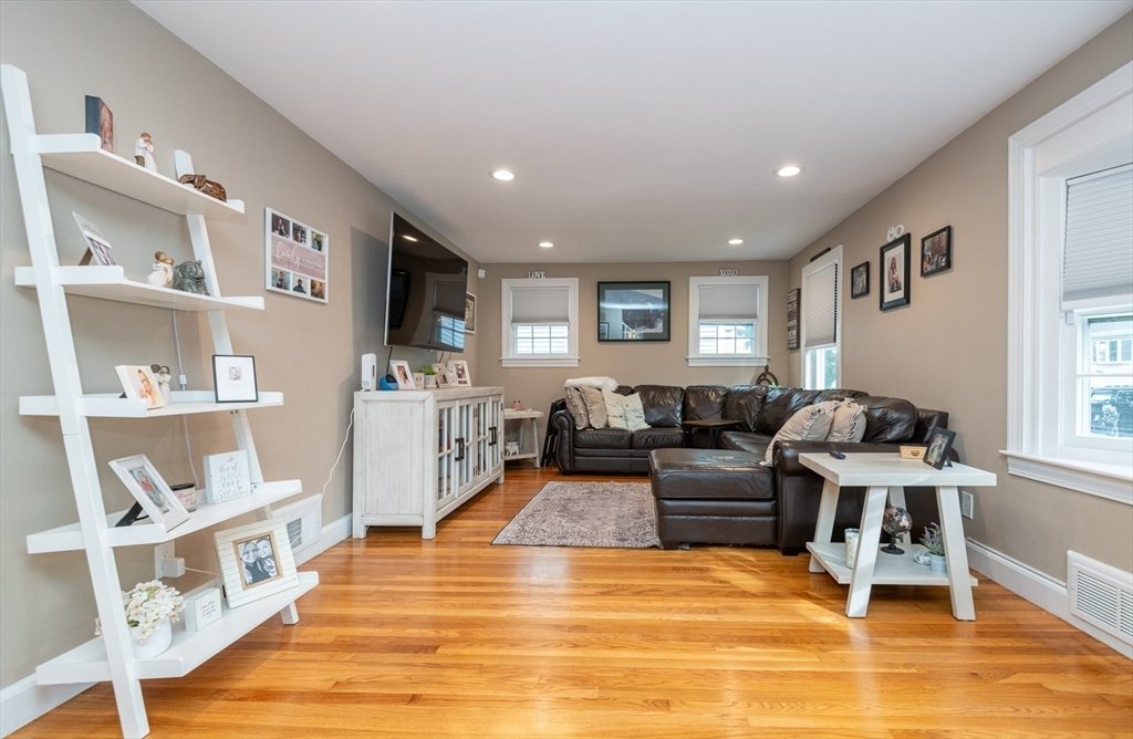 House in Peabody, Massachusetts, United States 4 - 18147097