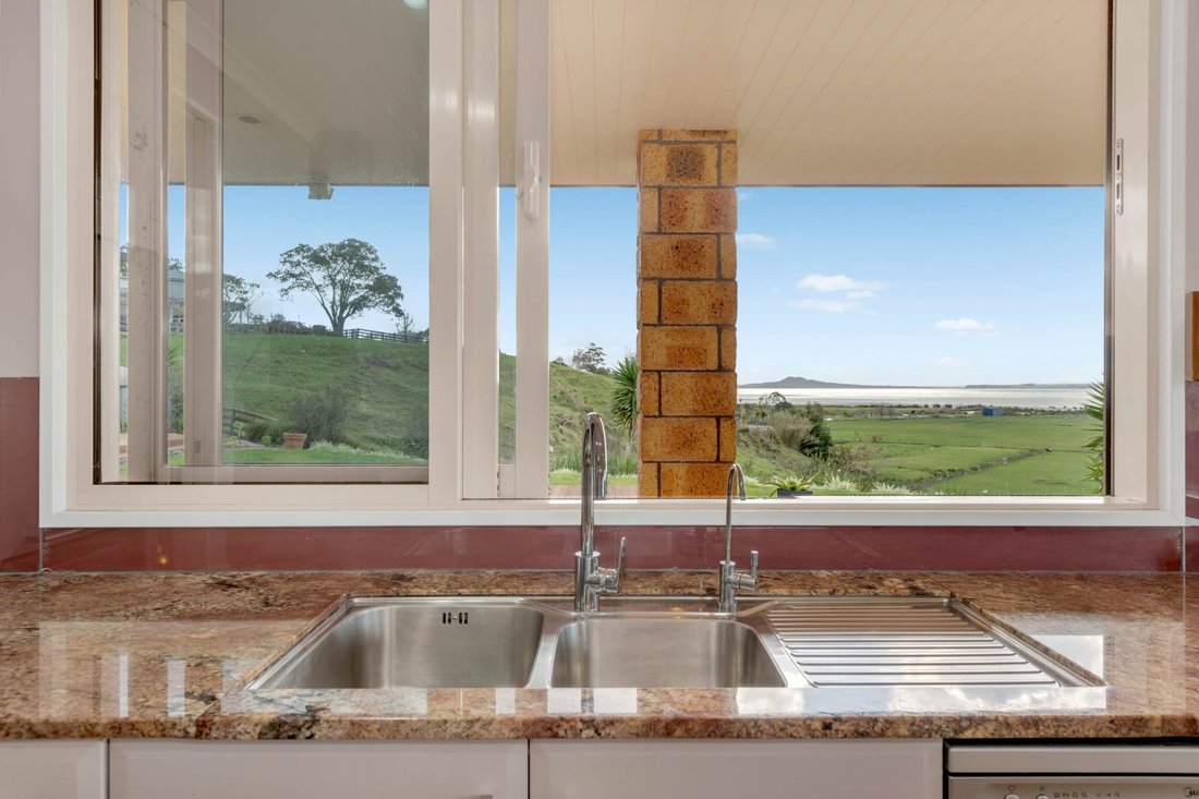 House in Whitford, Auckland, New Zealand 5 - 16205238