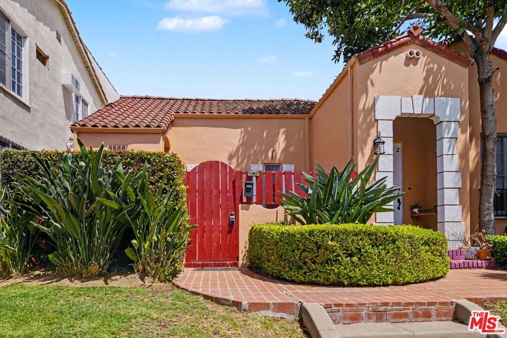 Los Angeles, California, United States 2 - 18147817
