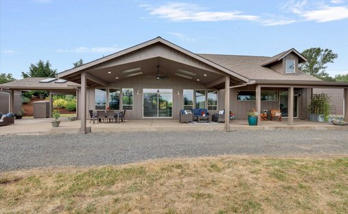 House in Dundee, Oregon, United States 1