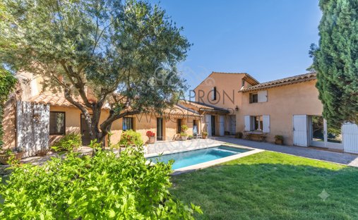 Estate in Granettes-Jauberte-Sainte Anne, Aix-en-Provence, France 1