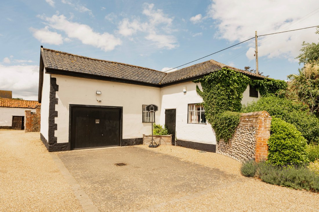 House in Shropham, England 3 - 18146387