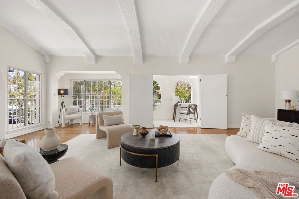 Los Angeles, California, United States 3 - 18147860