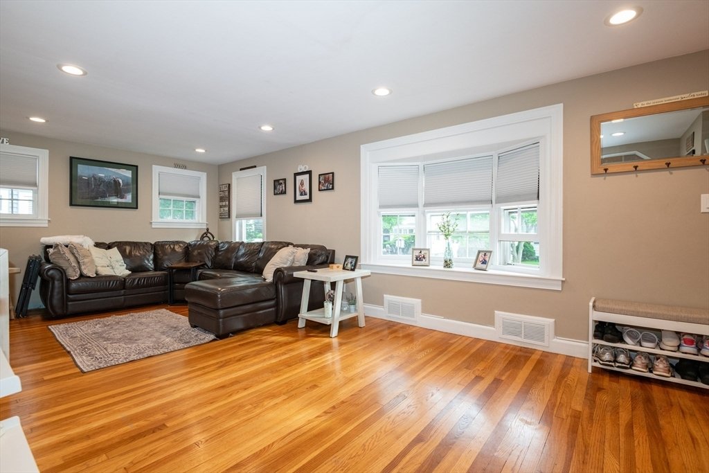 House in Peabody, Massachusetts, United States 5 - 18147097