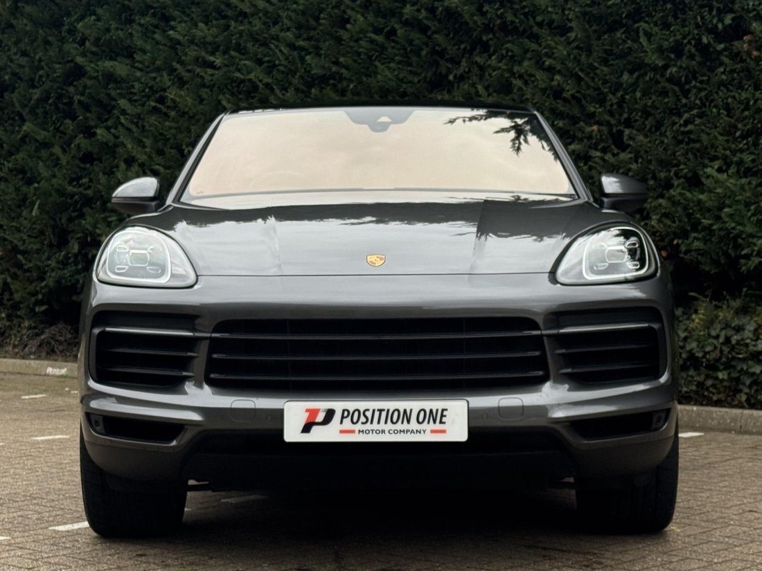 Coupe in Leatherhead, United Kingdom 3 - 18147681