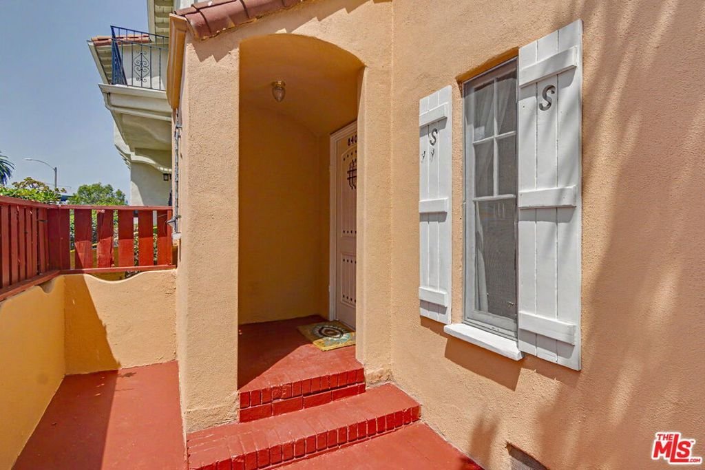 Los Angeles, California, United States 3 - 18147817
