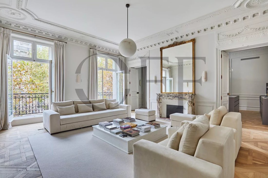 Apartment in Triangle d'Or, Paris 8e Arrondissement, Paris 4 - 15315367