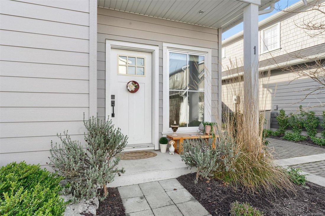 House in Victoria, British Columbia, Canada 3 - 18149708