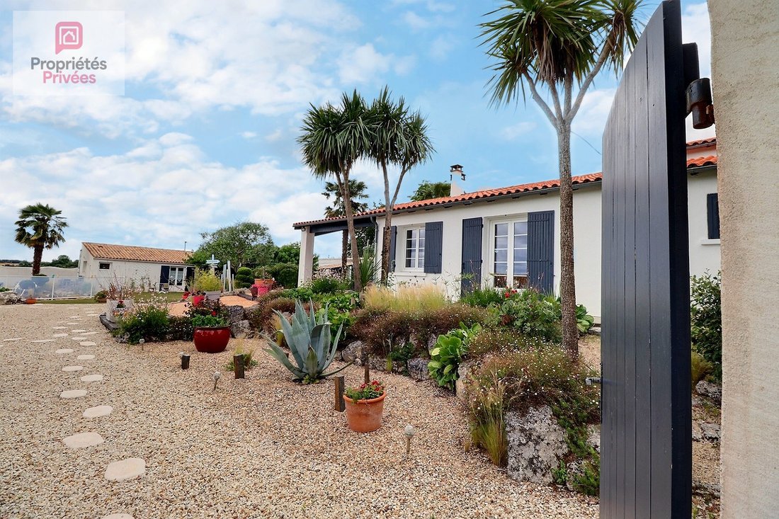 Villa in Pont-l'Abbe-d'Arnoult, Nouvelle-Aquitaine, France 1 - 18150539