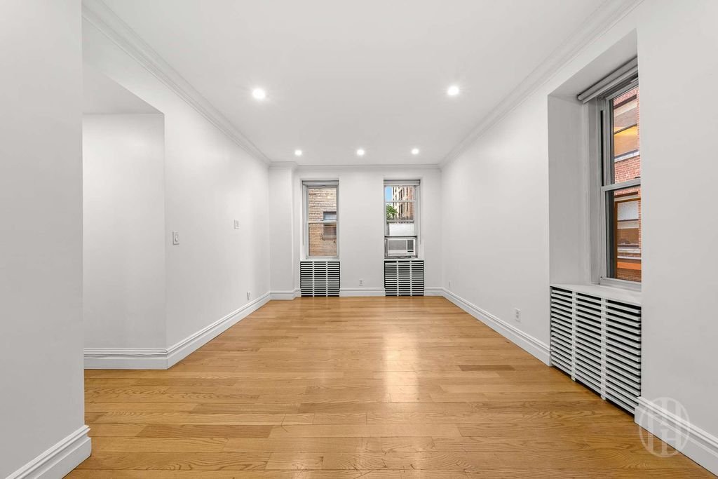 House in New York, New York, United States 2 - 18150972