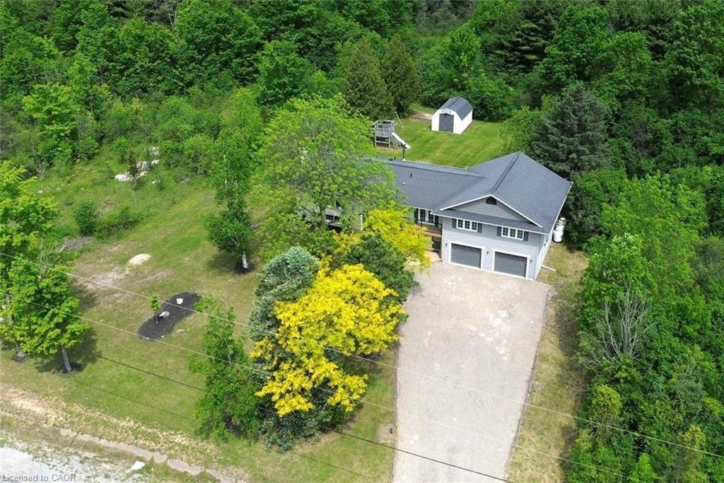House in Hamilton, Ontario, Canada 2 - 18145154