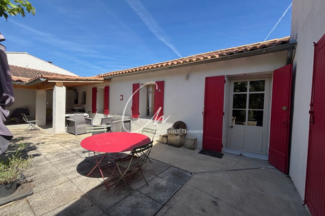 Villa in Saint-Rémy-de-Provence, Provence-Alpes-Côte d'Azur, France 1 - 18072330