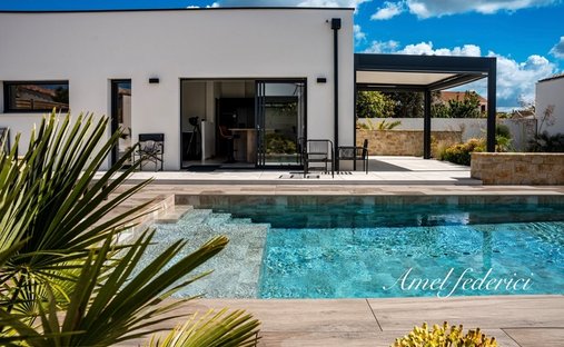 Villa in Saint Gilles Sud, Saint-Gilles-Croix-de-Vie, France 1