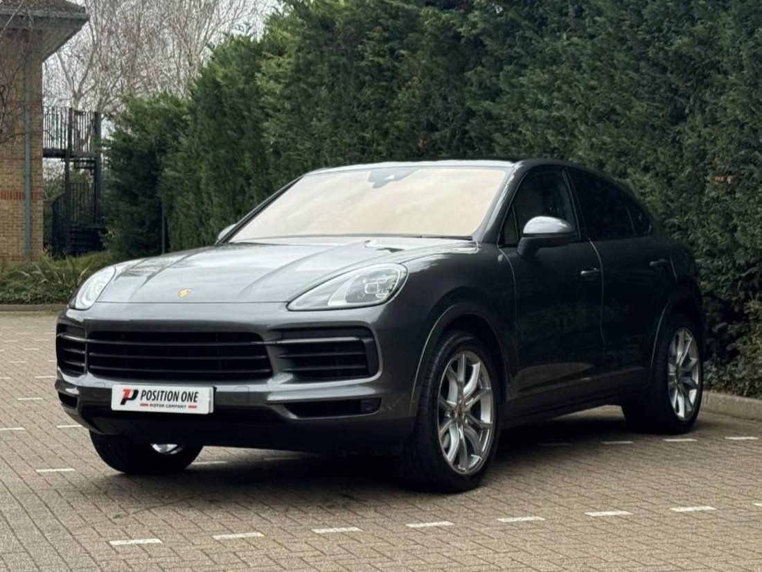 Coupe in Leatherhead, United Kingdom 4 - 18147681