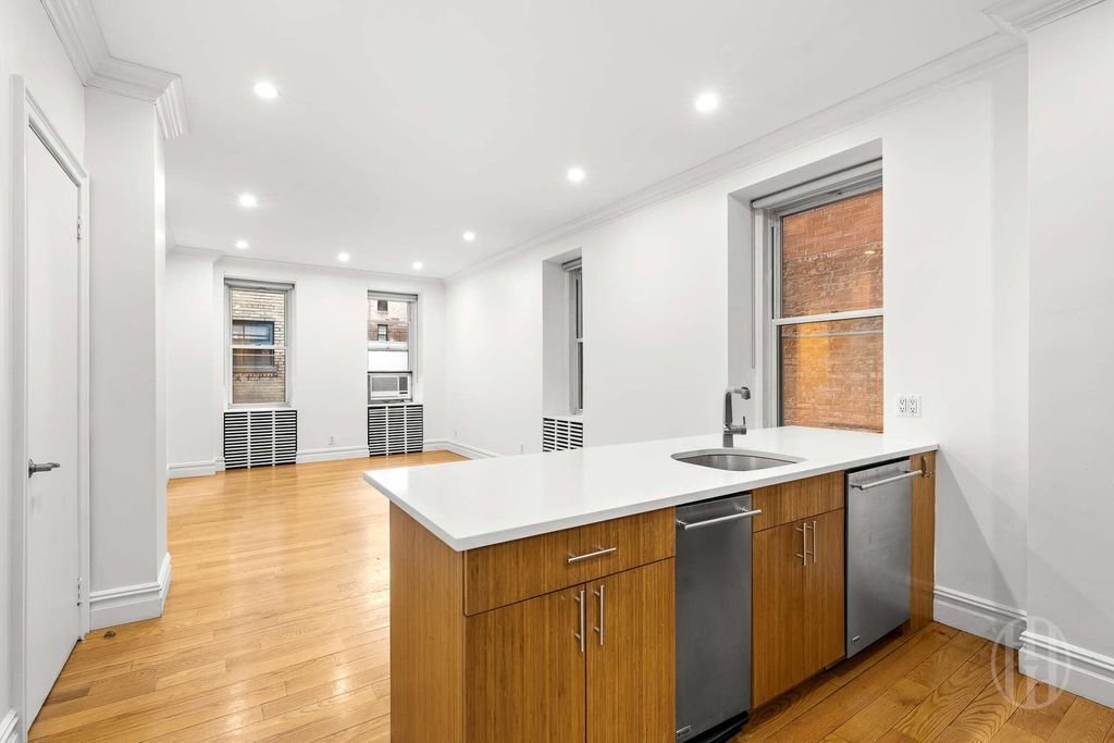 House in New York, New York, United States 1 - 18150972