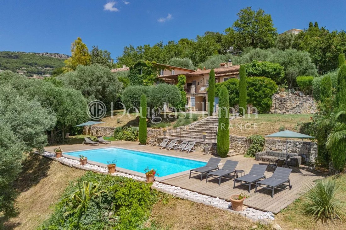 Villa in Châteauneuf-Grasse, Provence-Alpes-Côte d'Azur, France 2 - 16255286