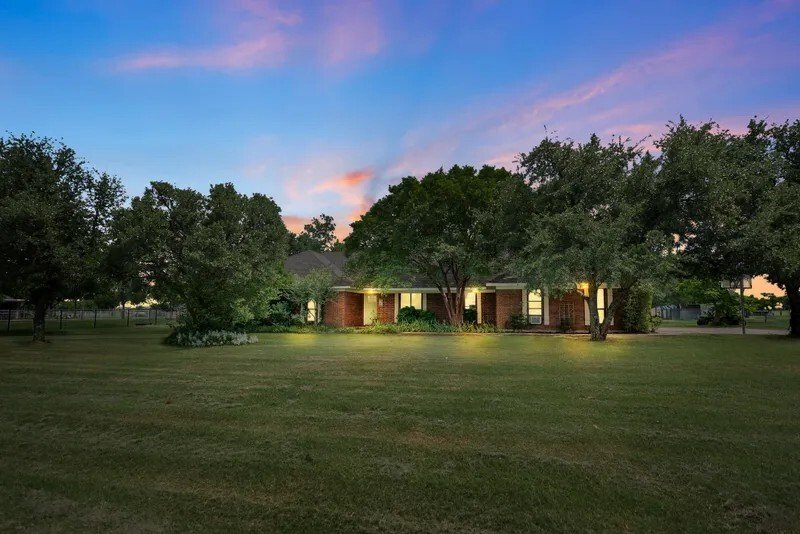 Farm Ranch in Krum, Texas, United States 1 - 18149867