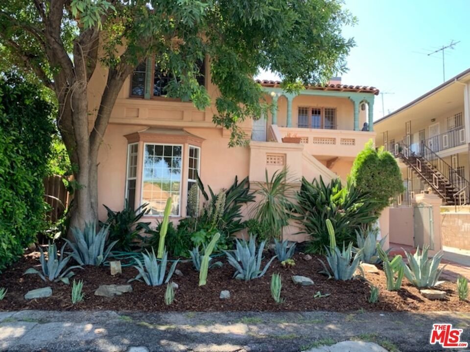 Los Angeles, California, United States 1 - 18147858