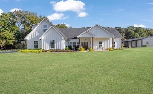 House in Pittsburg, Texas, United States 1
