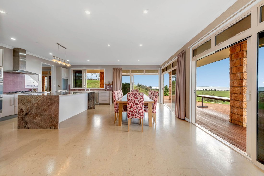 House in Whitford, Auckland, New Zealand 2 - 16205238