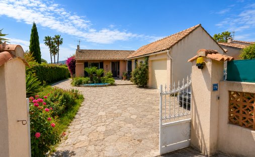 House in Nord Est, Bormes-les-Mimosas, France 1