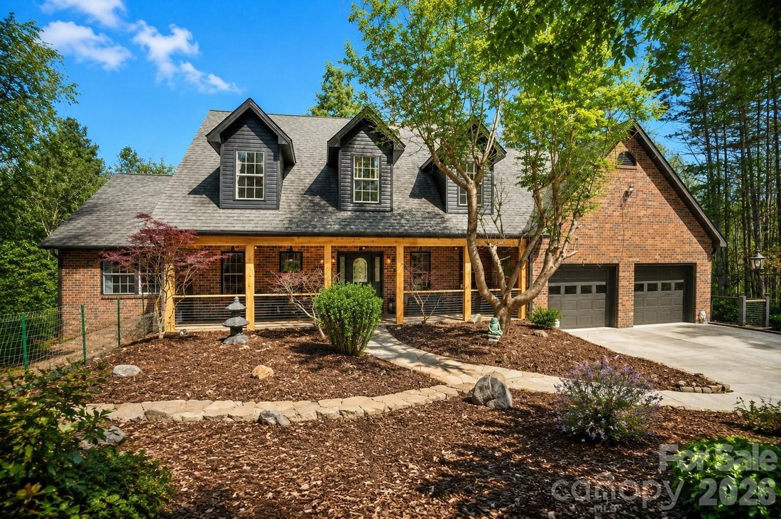 House in Laurel Park, North Carolina, United States 1 - 17344657