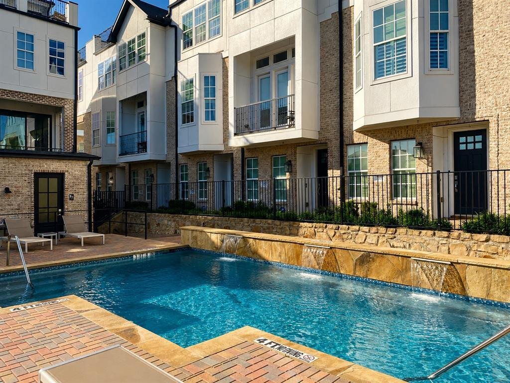 Townhouse in Dallas, Texas, United States 3 - 18145877