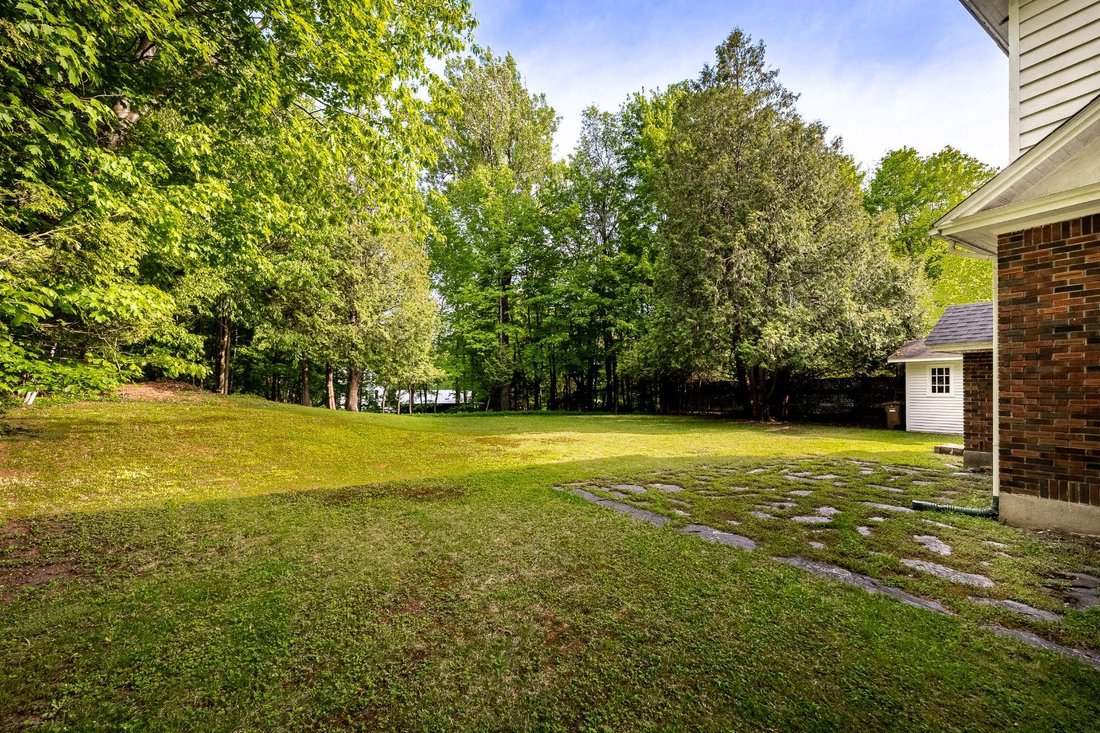 House in Lac-Brome, Quebec, Canada 4 - 18146329