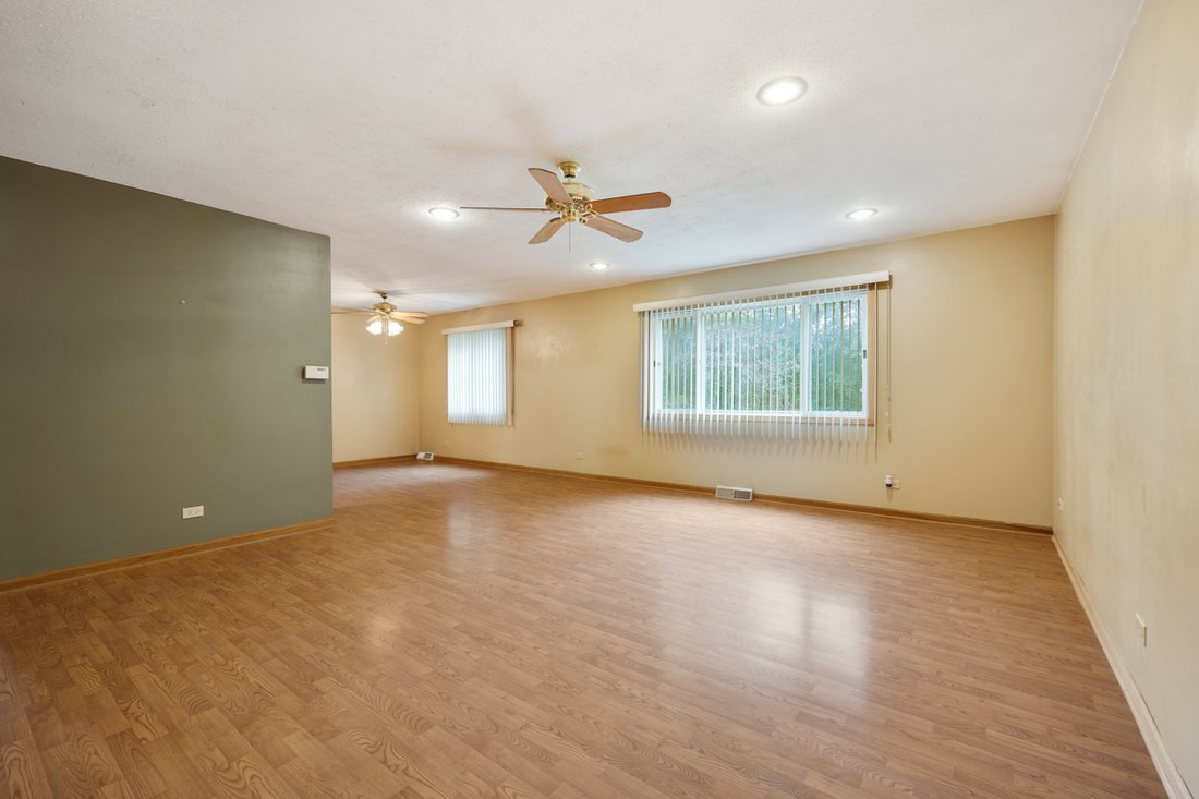 House in Elk Grove Village, Illinois, United States 4 - 18145175