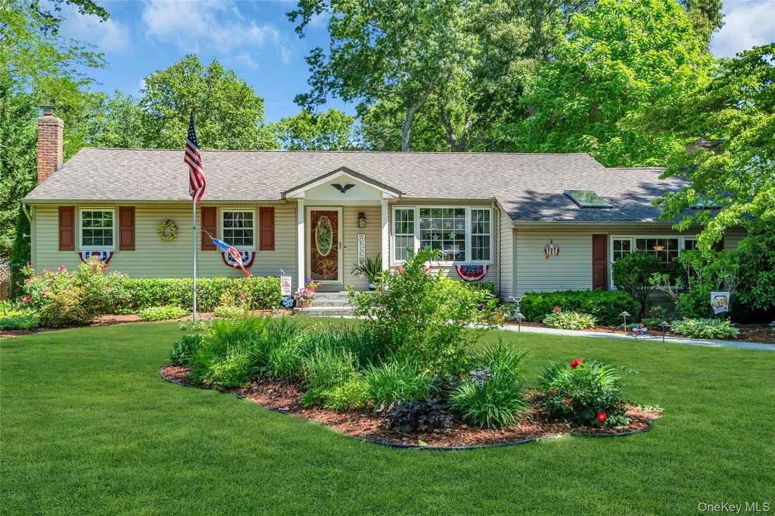 House in Hauppauge, New York, United States 3 - 18145752