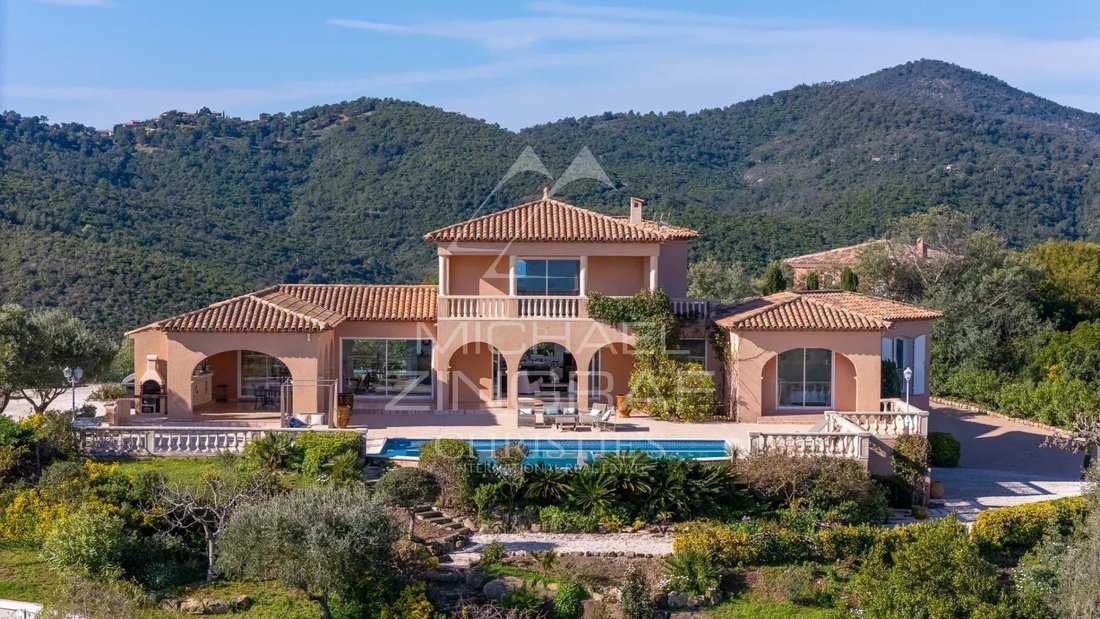 Villa in Les Issambres, Roquebrune-sur-Argens, France 1 - 17423589