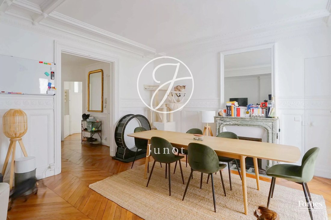 Apartment in Courcelles-Wagram, Paris 17e Arrondissement, Paris 2 - 17757279