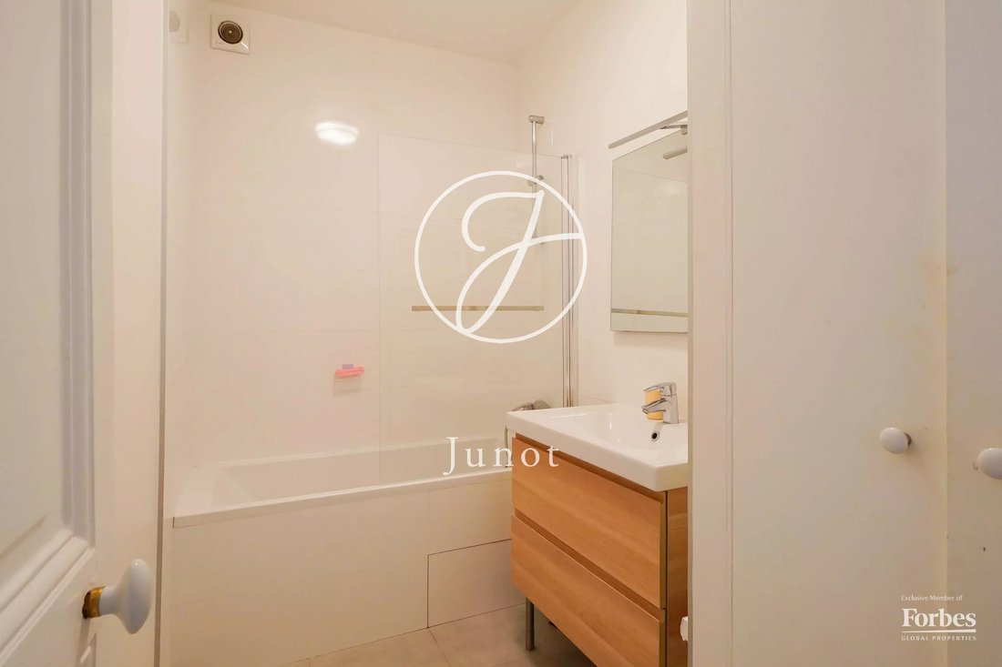 Apartment in Courcelles-Wagram, Paris 17e Arrondissement, Paris 5 - 17757228