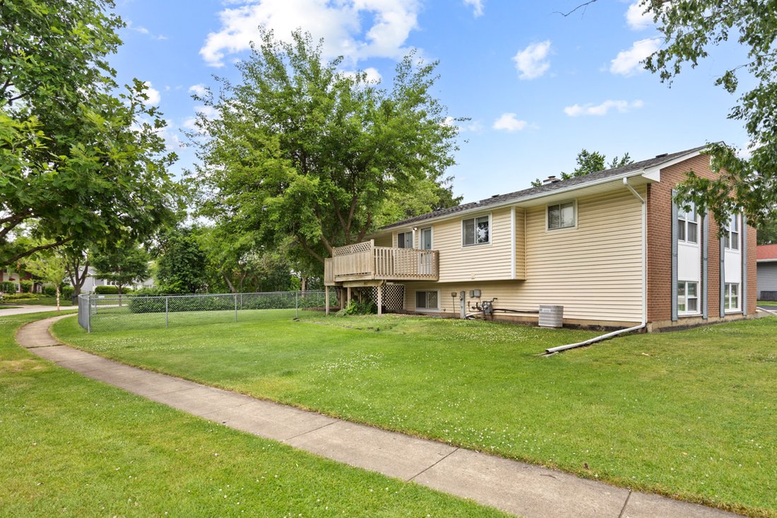 House in Elk Grove Village, Illinois, United States 2 - 18145175
