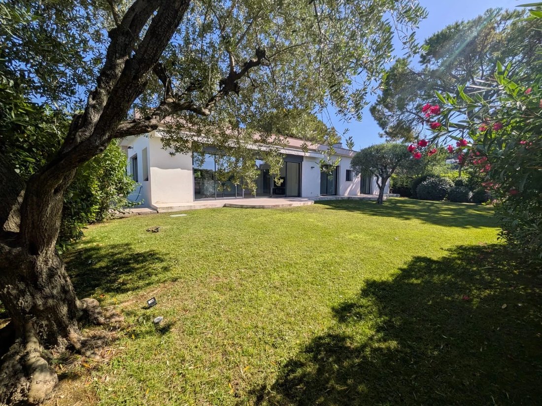 Villa in Mougins, Provence-Alpes-Côte d'Azur, France 1 - 16262072