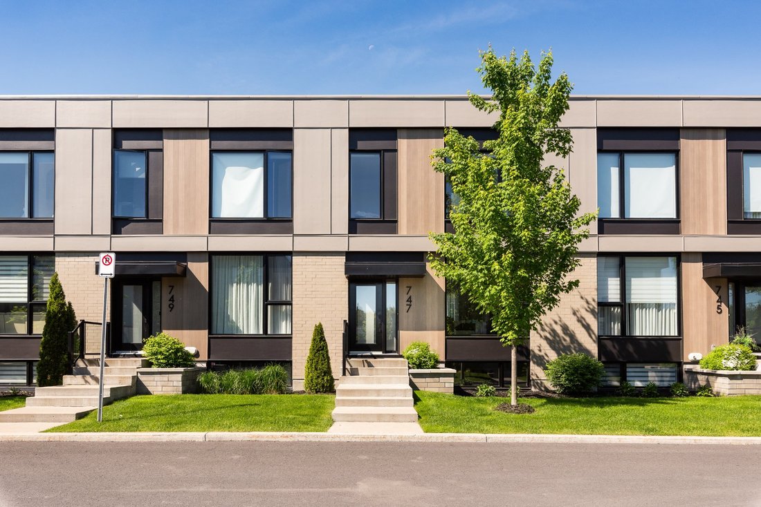 House in Sainte-Julie, Quebec, Canada 1 - 17140583