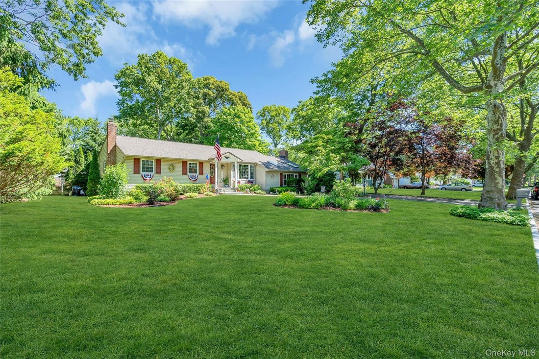 House in Hauppauge, New York, United States 1 - 18145752