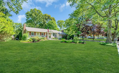 House in Hauppauge, New York, United States 1