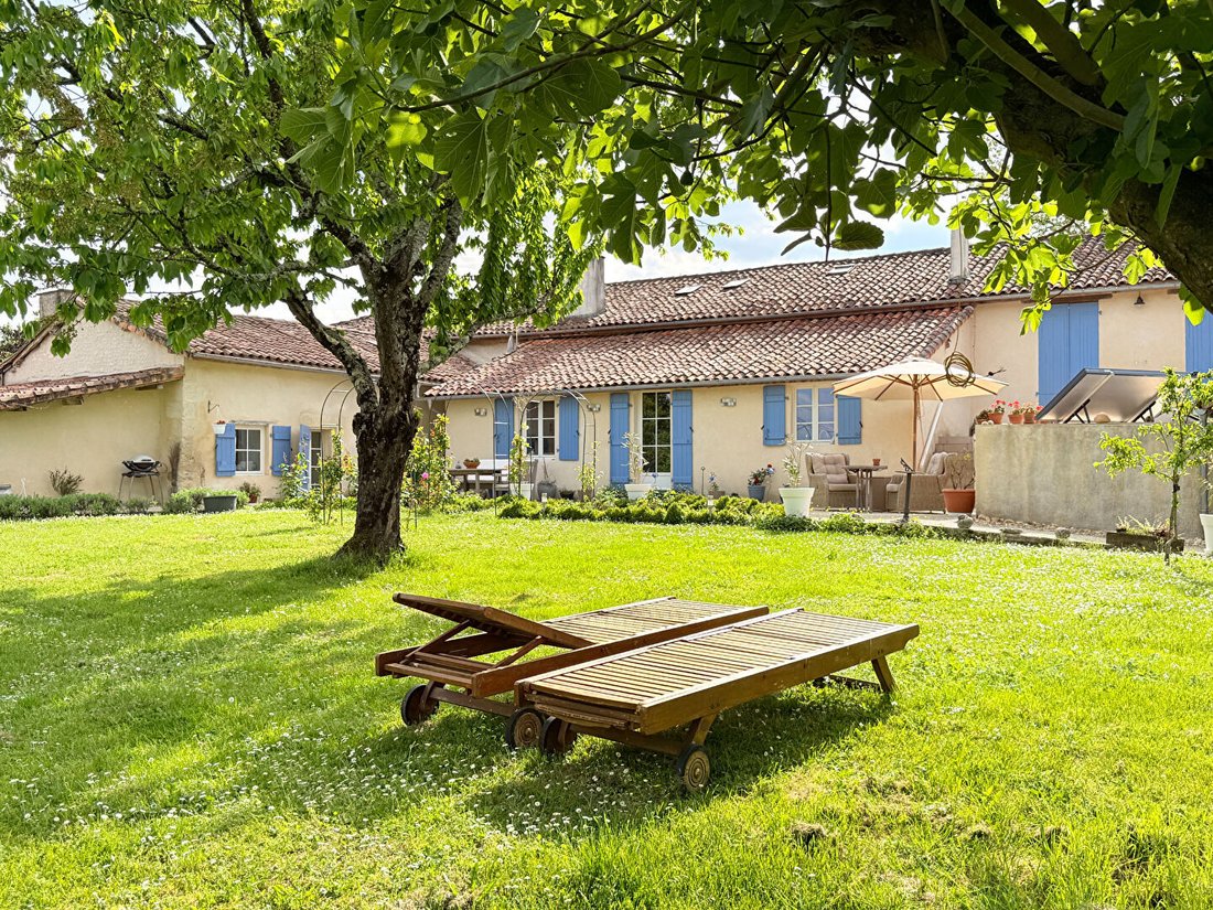 Villa in Aubeterre-sur-Dronne, Nouvelle-Aquitaine, France 1 - 18150535