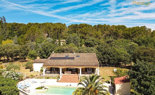 Villa in Salernes, Provence-Alpes-Côte d'Azur, France 1