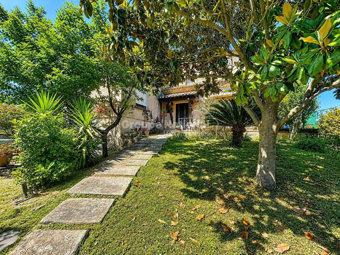 House in La Plaine, Beaucaire, France 2 - 18146172