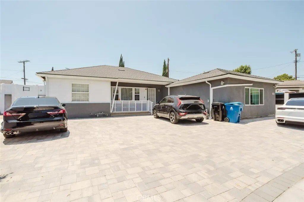 Los Angeles, California, United States 2 - 18148275