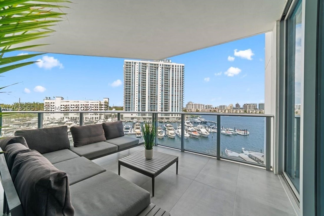 Condo in North Miami Beach, Florida, United States 1 - 18148933