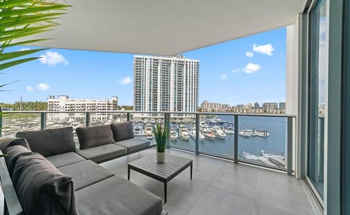 Condo in North Miami Beach, Florida, United States 1