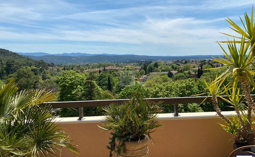 Apartment in Granettes-Jauberte-Sainte Anne, Aix-en-Provence, France 1