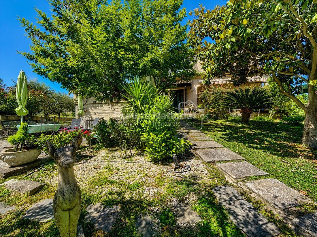 House in La Plaine, Beaucaire, France 3 - 18146172