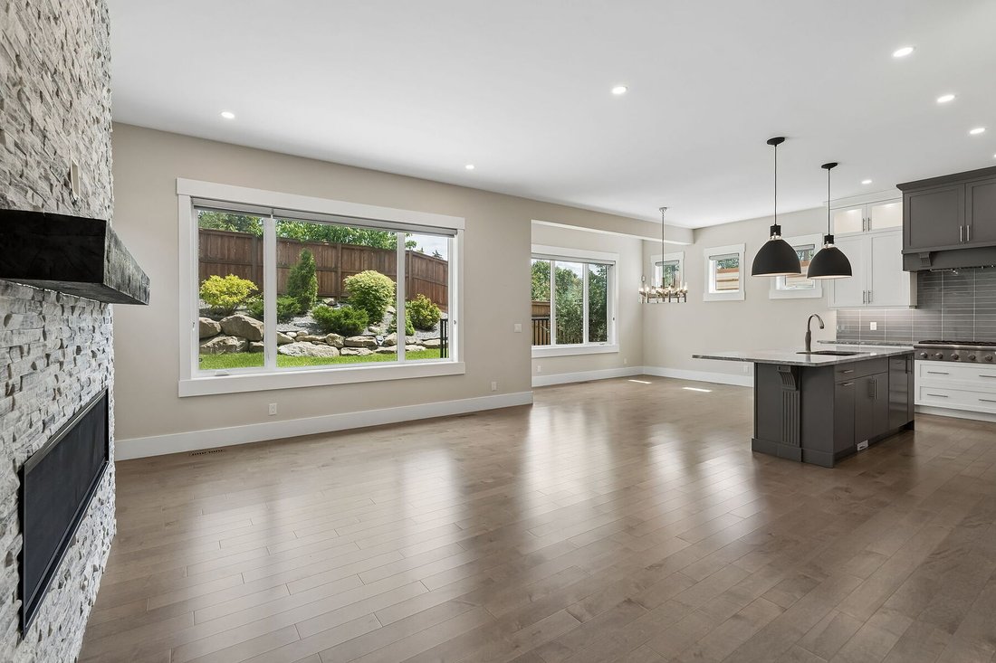 House in Calgary, Alberta, Canada 4 - 18147345