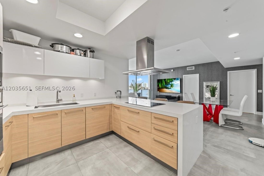 Condo in North Miami Beach, Florida, United States 5 - 18148933